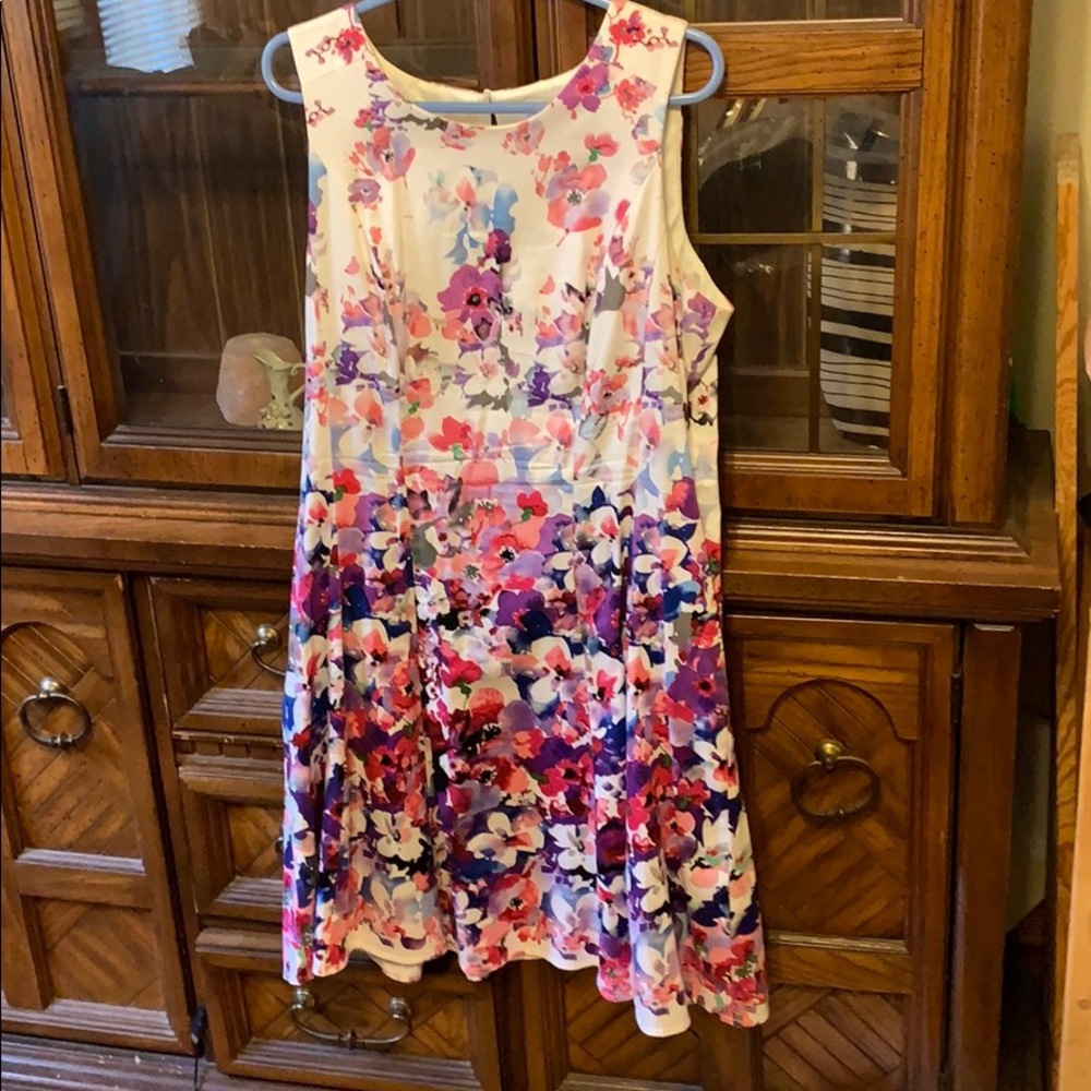 Dress - Picture 2 of 2